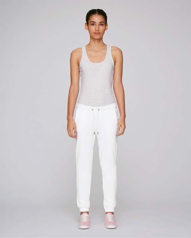 Stella_Traces_White_Studio_Front_Main_5